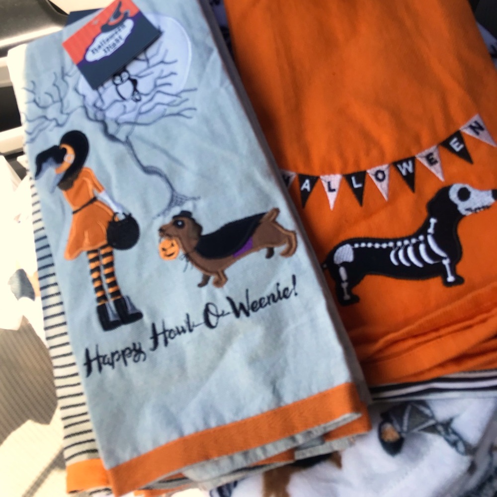 Set of 2 gray doxie towels